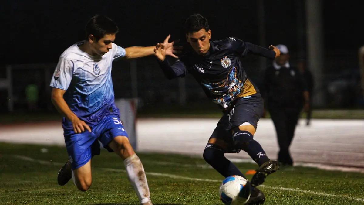 Jugadores de Zorros de la UMSNH y Purépechas H2O